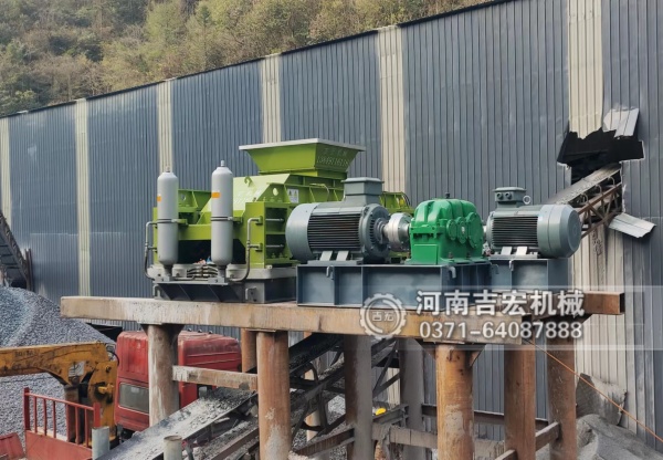褐煤雙齒輥破碎機 vs 錘式破碎機：破碎效率、能耗與維護成本對比！